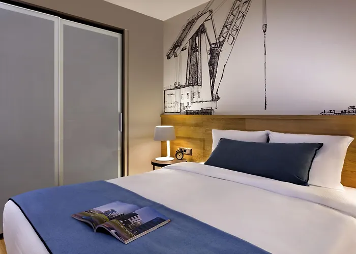 Citadines Michel 4*