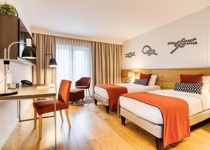 Citadines Michel 4*