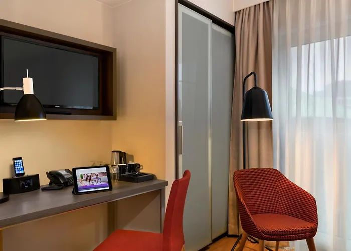 Aparthotel Citadines Michel 4*