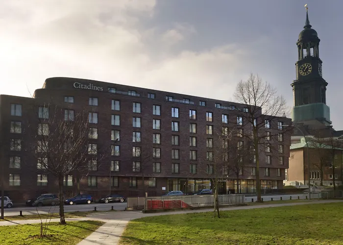 Citadines Michel 4*